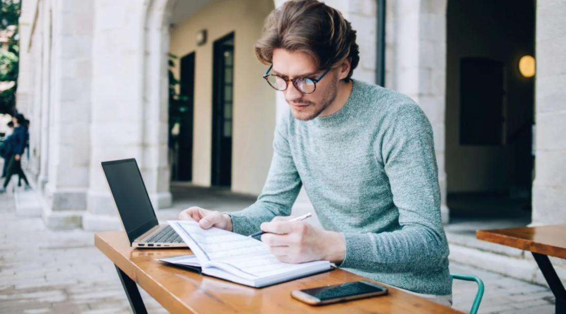 Consultare financiară personalizată pentru optimizarea fluxului de cash