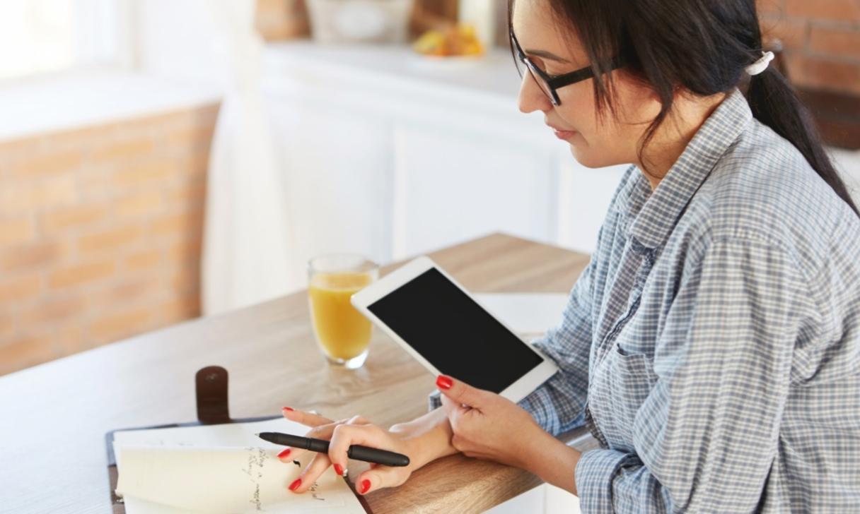 Procesul nostru de analiză și monitorizare financiară